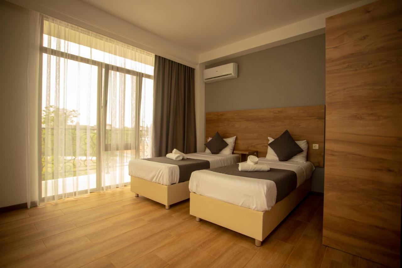 Hotel Pollux Batumi Exterior foto