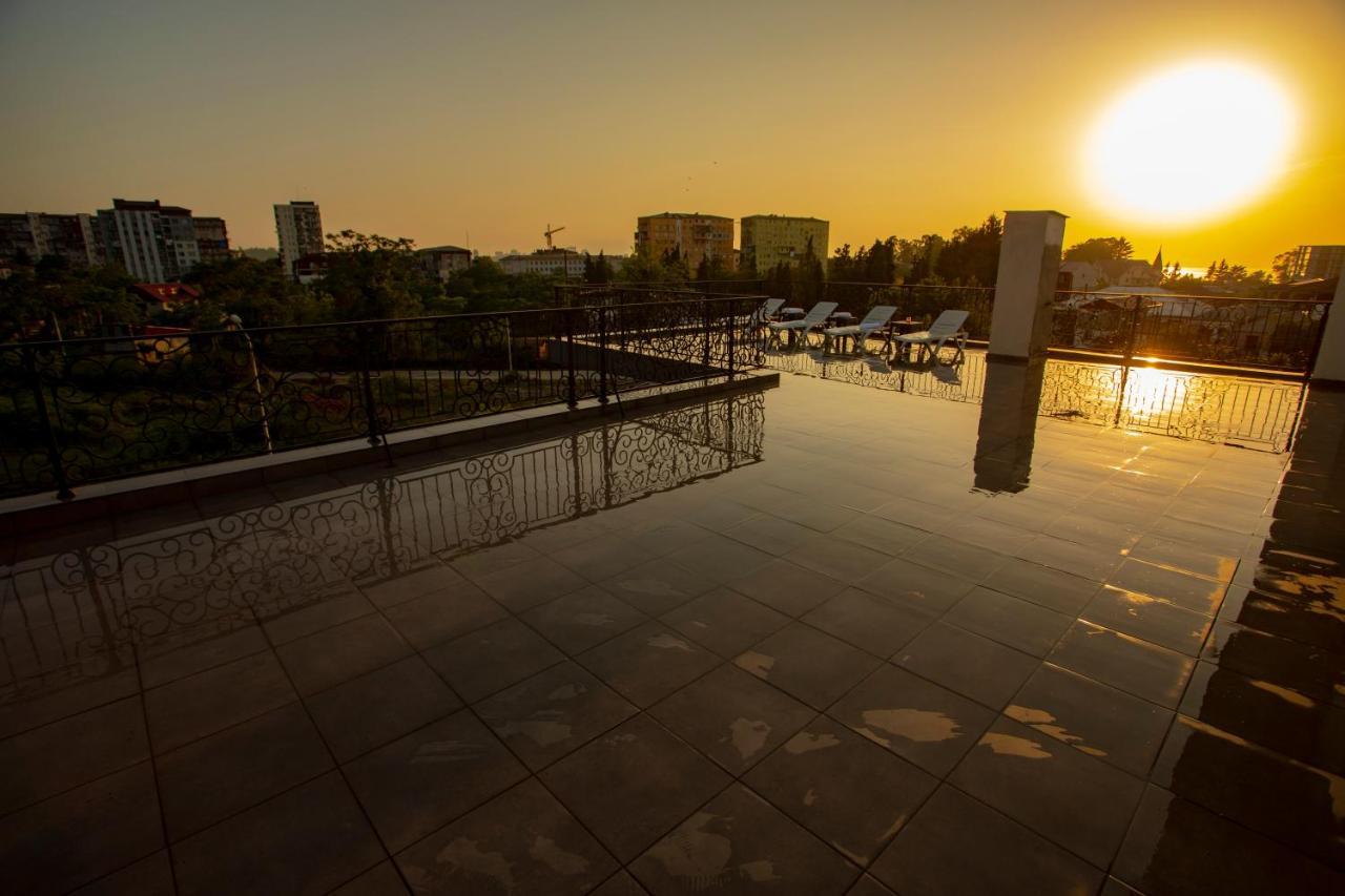 Hotel Pollux Batumi Exterior foto