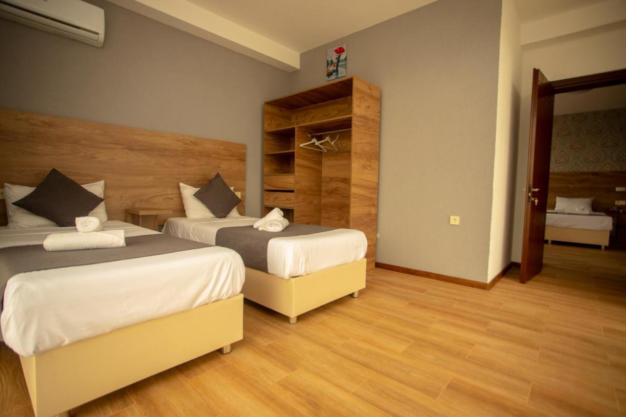 Hotel Pollux Batumi Exterior foto