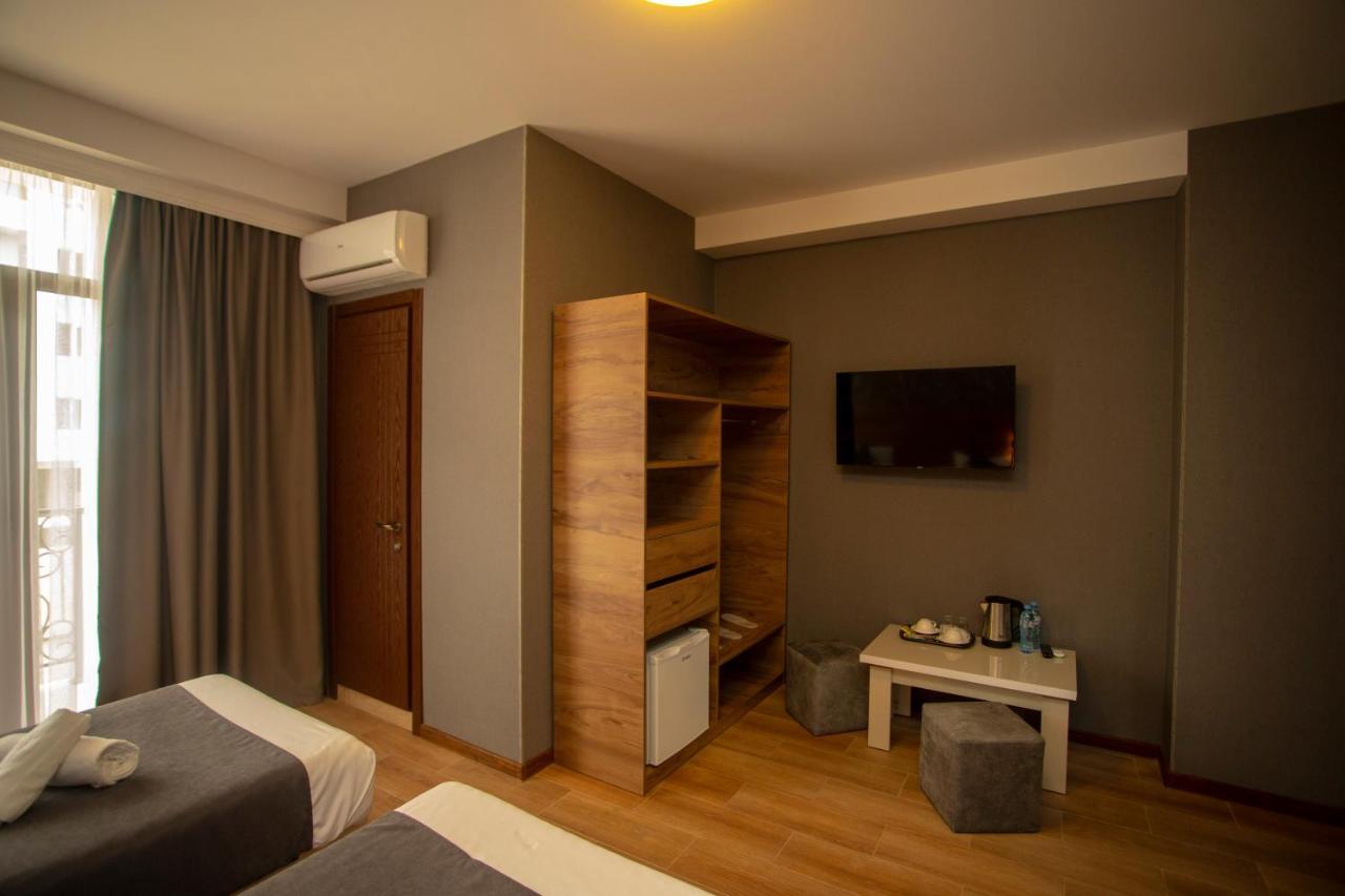 Hotel Pollux Batumi Exterior foto
