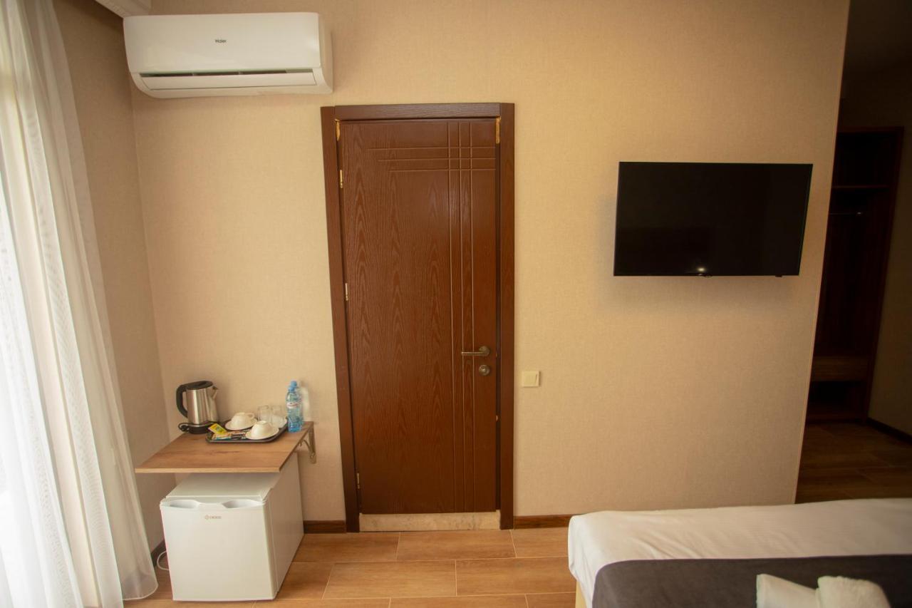 Hotel Pollux Batumi Exterior foto